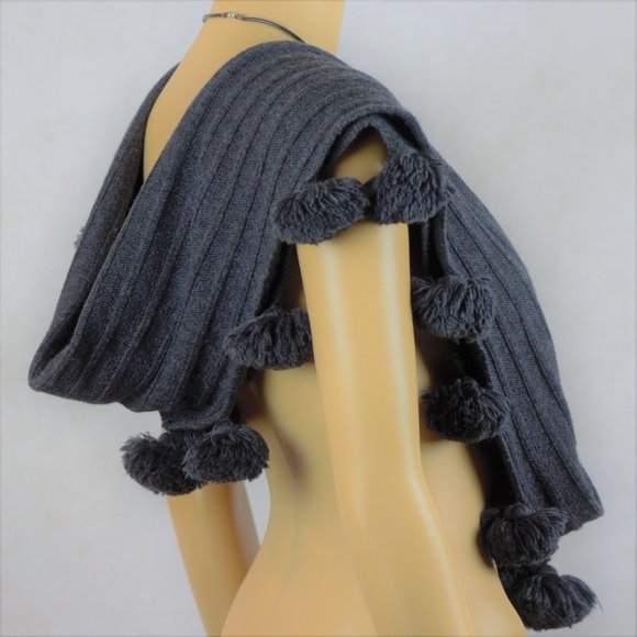 Banana Republic, New Infinity Merino Wool Scarf - Picture 2 of 14